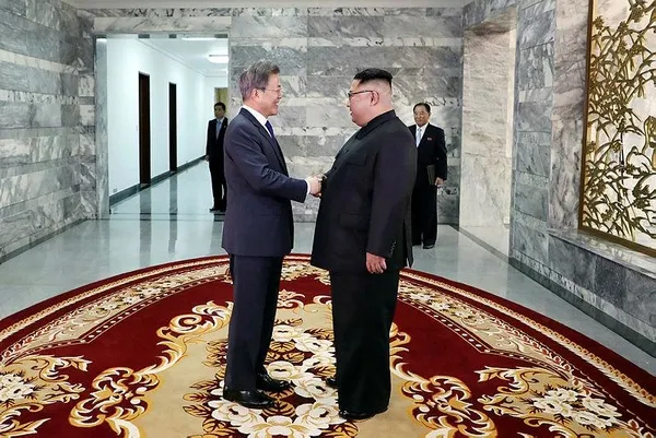 Kuzey Kore ve Güney Kore liderleri tarafsız bölgede buluştu-3