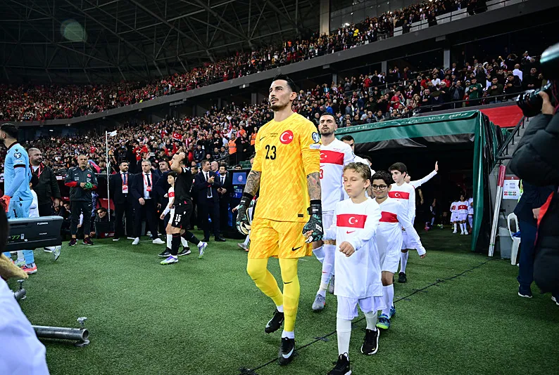 Filistinli çocuklar milli takımla seremonide