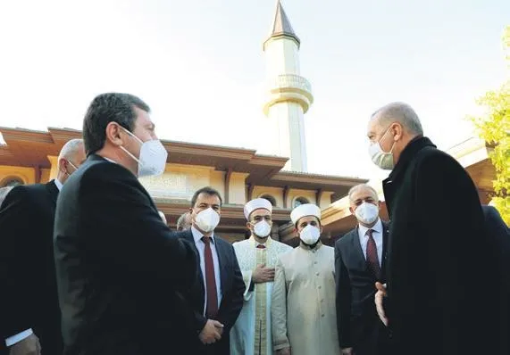 İslam alemi, Ramazan Bayramı'nı kutladı camiler doldu taştı: Ayasofya'da 87 yıl sonra cemaat bayram namazı kıldı-2