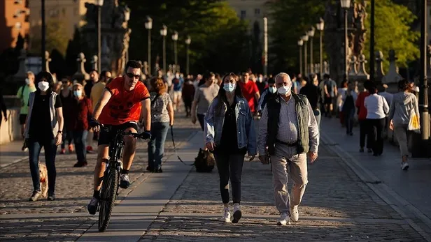 dunya-genelinde-koronavirus-bilancosu-artiyor-can-kaybi-398-bini-asti-1591427982898.jpg Dünya genelinde koronavirüs bilançosu artıyor! Can kaybı 398 bini aştı-3