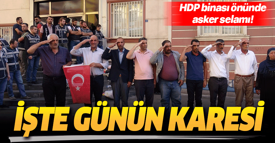 HDP önündeki ailelerden Barış Pınarı Harekatı'na ‘asker selamlı’ destek