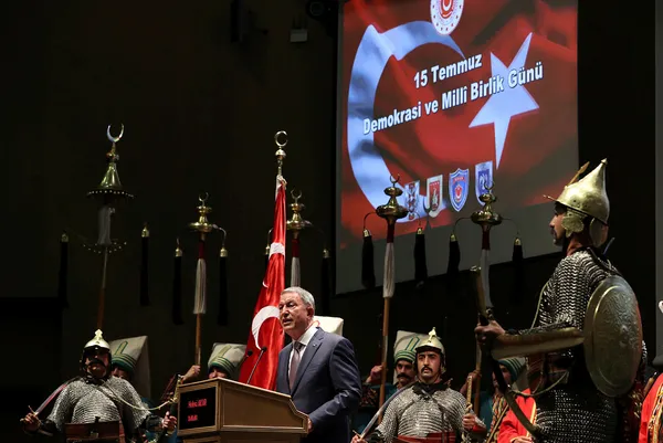 milli-savunma-bakani-hulusi-akar-fetonun-sivil-alanlara-sizdigini-vurguladi-fitne-fesat-cikarmaya-calisanlar-var-1626289661594.jpg Milli Savunma Bakanı Hulusi Akar FETÖ'nün sivil alanlara sızdığını vurguladı: Fitne fesat çıkarmaya çalışanlar var-9