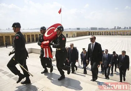 Başkan Erdoğan YAŞ toplantısı öncesi Anıtkabir’i ziyaret etti