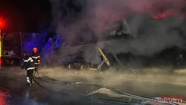 Alev alev yandılar! TIR'ın dorsesinde bulunan sıfır araçlar küle döndü - 21