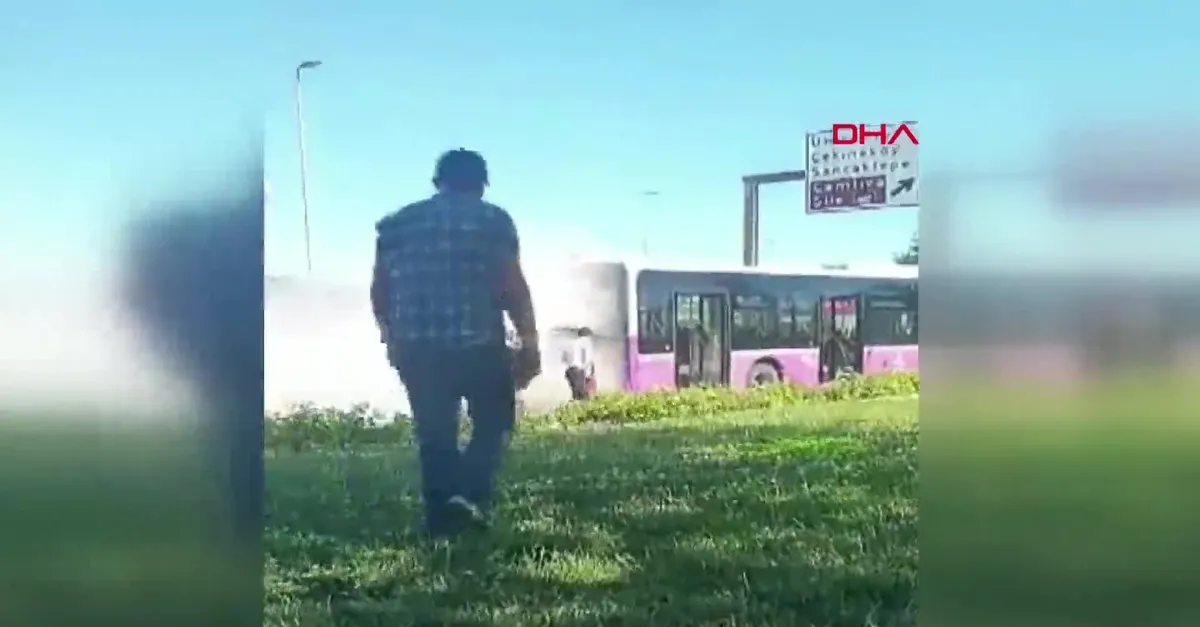 İstanbul'da yolcu otobüsünde yangın paniği