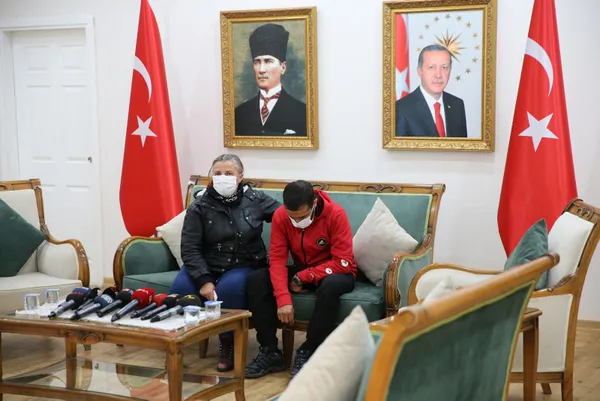 son-dakika-hdp-herkes-icin-adalet-kampanyasi-baslatacak-1612774042076.jpg SON DAKİKA: HDP "Herkes İçin Adalet" kampanyası başlattı-5