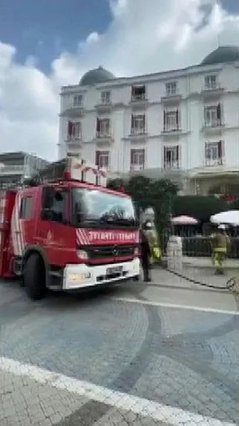 Son dakika: Büyükada'da korku dolu anlar! Tarihi otel alev alev yandı-2