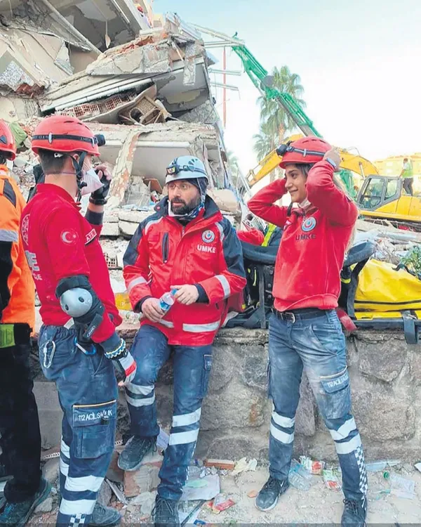 Acının merkez üssü! İzmir'deki Emrah Apartmanı 12 masuma mezar oldu...-17