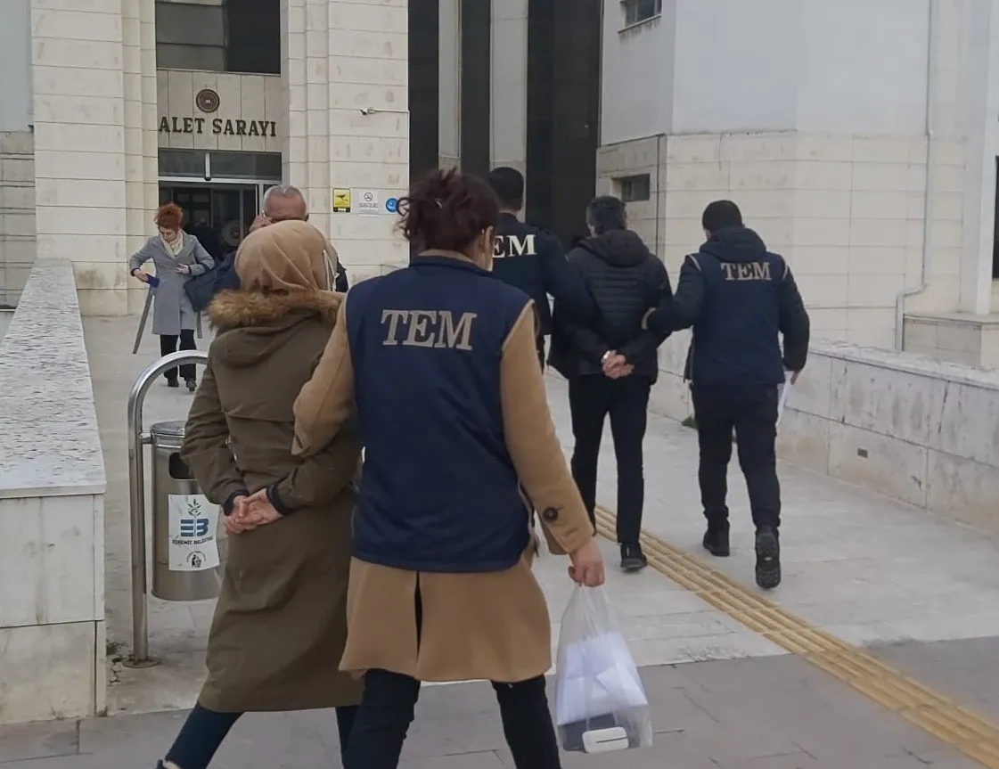 FETÖ’cü çift kaçamadan yakalandı