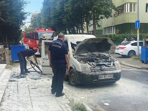 1622363669293.jpg Üsküdar'da park halindeki araç kül oldu!-3