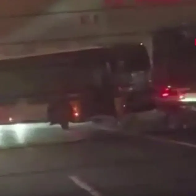 Metrobüs 4 araca çarptı!
