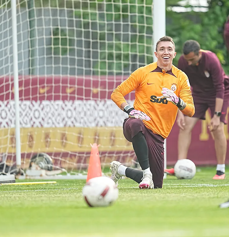 Okan Buruk'tan 2 flaş karar! İşte Galatasaray'ın Pendikspor maçı 11'i - 20