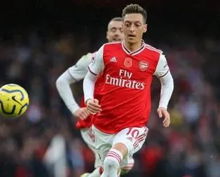 Mesut Özil’e darbe