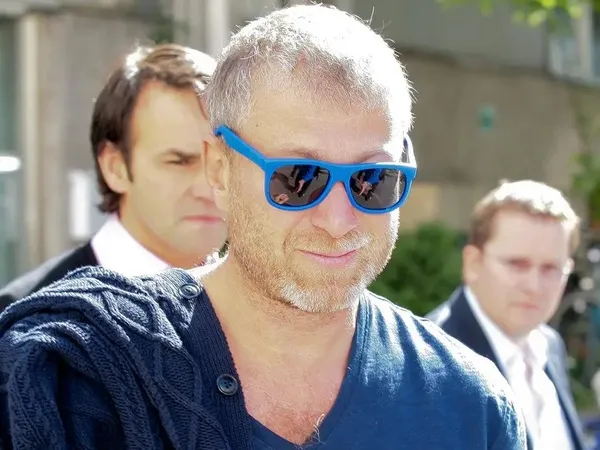 Roman Abramovich’in yeni yatı Buckingham Sarayı’ndan bile daha büyük-13