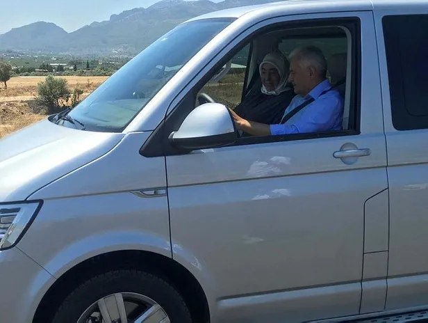 Binali Yıldırım, İstanbul-İzmir Otoyolu'nda minibüs kullandı-1