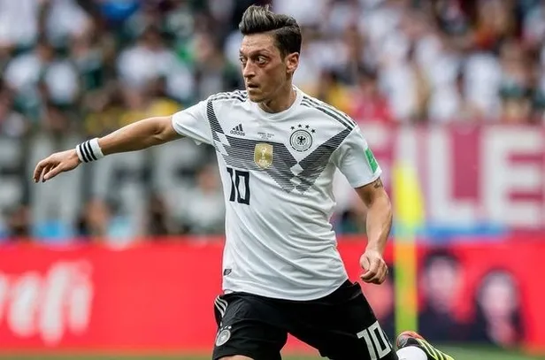 Arsenal’in Türk yıldızı Mesut Özil, hayranı olduğu ‘Payitaht Abdülhamid’ dizisine sosyal medyada övgü yağdırdı-5