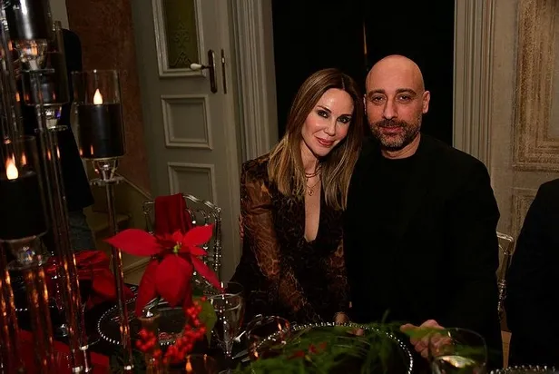 iki-evliligi-mutsuz-biten-demet-senerin-yuzu-tolga-armanla-yeniden-guldu-45-yas-gununde-pariste-romantizm-ruzg-1649877078524.jpeg İki evliliği mutsuz biten Demet Şener'in yüzü Tolga Arman'la yeniden güldü! 45. yaş gününde Paris'te romantizm rüzgarı-2