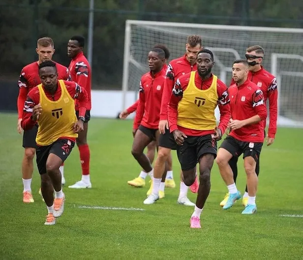fenerbahce-sivasspor-maci-canli-izle-fenerbahce-sivasspor-maci-sifresiz-kesintisiz-full-hd-canli-yayin-1667839430988.jpeg FENERBAHÇE - SİVASSPOR MAÇ SONU: 1-0 | FB - SİVASSPOR MAÇ ÖZETİ-2