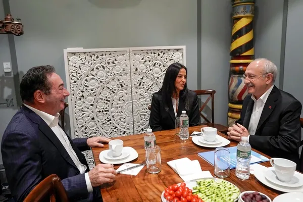 baskan-erdogan-elon-musk-ile-gorusurken-kemal-kilicdaroglunun-gorustugu-abdli-is-adami-joel-shulman-63-milyon-1665580251531.jpg Başkan Erdoğan Elon Musk ile görüşürken Kemal Kılıçdaroğlu'nun görüştüğü ABD'li iş adamı Joel Shulman 63 milyon dolarlık fonun sahibi-3