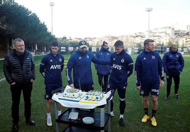 fenerbahcede-bright-osayi-samuel-ilk-idmanina-cikti-1611857363842.jpeg Fenerbahçe'de Bright Osayi-Samuel ilk idmanına çıktı-4