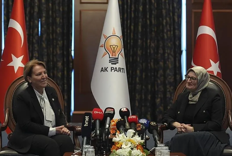 İYİ Parti Genel Başkan Yardımcısı Ayşe Sucu (solda) AK Parti Genel Başkan Yardımcısı Balıkesir Milletvekili Belgin Uygur (sağda) 