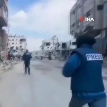 ▶️ Katil İsrail güçleri Gazze’de gazetecilerin üzerine ateş açtı!