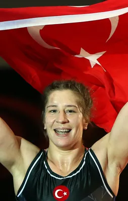 Yasemin Adar'dan açıklama: O hesap sahte!