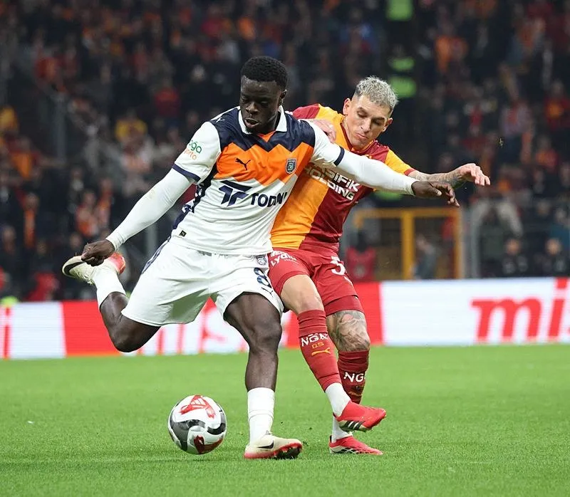 galatasaray-basaksehir-karsisinda-okan-buruk-11i-belirledi-1788506869170.jpeg Galatasaray Başakşehir karşısında! Okan Buruk 11'i belirledi-4