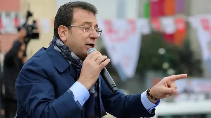 fena-tiye-aldilar-5-yilda-8-kilometre-metro-yapan-chpli-ekrem-imamoglu-animasyon-filmine-konu-oldu-1710875405767.jpeg Fena ti'ye aldılar! 5 yılda 8 kilometre metro yapan CHP'li Ekrem İmamoğlu animasyon filmine konu oldu-3