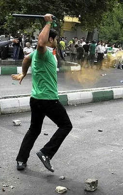 İran'da bilanço ağırlaşıyor