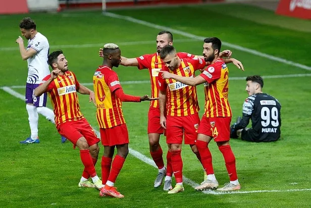 ziraat-turkiye-kupasinda-kayserispor-uzatmalarda-turladi-1635375358876.jpeg Ziraat Türkiye Kupası'nda Kayserispor uzatmalarda turladı-2