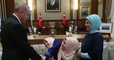 Başkan Erdoğan ve eşi Emine Erdoğan, siyam ikizlerini kabul etti