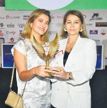 Anlamlı ödüle sürpriz kutlama