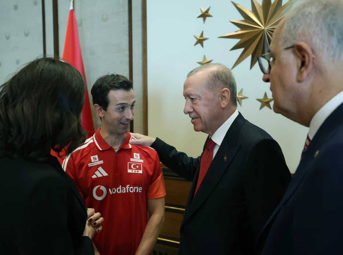 Avrupa şampiyonu Filenin Sultanları Külliye’de: Başkan Erdoğan millileri kabul ederek tek tek tebrik etti-6