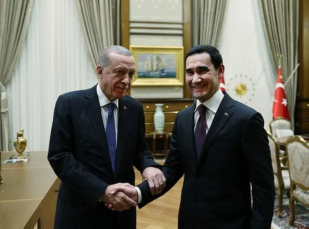 baskan-erdogan-turkmenistan-devlet-baskani-berdimuhammedova-kangal-cinsi-kopek-hediye-etti-1698336753901.jpeg Başkan Erdoğan Türkmenistan Devlet Başkanı Berdimuhammedov'a Kangal cinsi köpek hediye etti-2