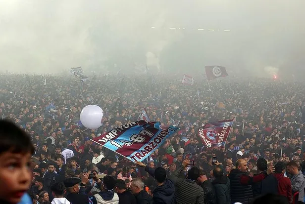 ulas-ozdemir-kaleme-aldi-sampiyon-trabzonsporun-hikayesi-1-1651440375166.jpeg Ulaş Özdemir kaleme aldı: Şampiyon Trabzonspor'un hikayesi 1-8