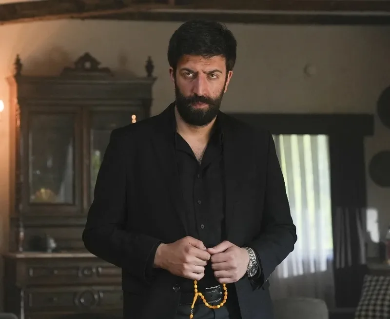 esref-ruya-oyuncusu-ramazan-tetik-son-yolculuguna-ugurlandi-1775135253345.jpeg Eşref Rüya oyuncusu Ramazan Tetik son yolculuğuna uğurlandı!-8