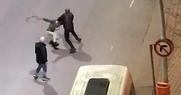 Metreyle kafasına vurdu! Sultangazide sürücülerin korkunç kavgası