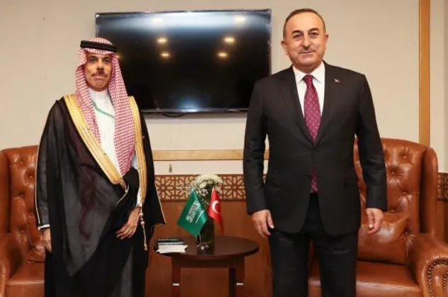 Dışişleri Bakanı Mevlüt Çavuşoğlu, Suudi mevkidaşı Farhan ile görüştü