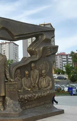 CHP Türk katilinin heykelini dikti