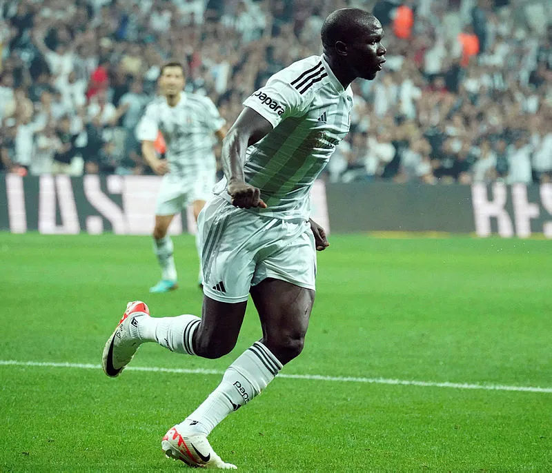 Beşiktaş - Fenerbahçe derbisinde 11'ler belirlendi! Stoperde sürpriz kararlar - 31