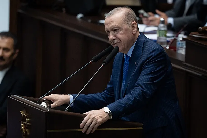 baskan-erdogandan-chpye-siz-bu-kafayla-sandikta-cok-tokat-yersiniz-kurultay-savasina-gonderme-biz-taraf-degili-1781087631229.jpeg Başkan Erdoğan'dan CHP'ye: Siz bu kafayla sandıkta çok tokat yersiniz | Kurultay savaşına gönderme: Biz taraf değiliz-7