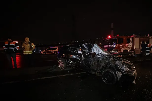 Beylikdüzü'nde zincirleme trafik kazası: 3 yaralı-5