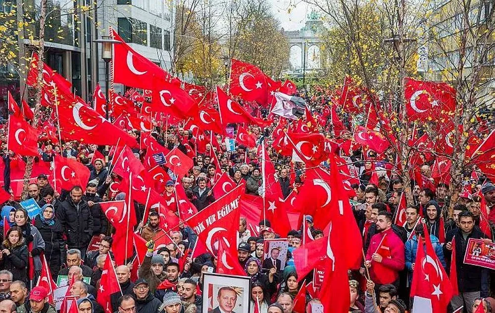 Avrupa'daki Türkler teröre karşı meydanlarda-3