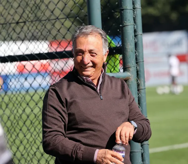 son-dakika-besiktas-baskani-ahmet-nur-cebiden-galataraya-flas-teklif-barcelona-macini-bizim-stadimizda-oynasin-1647077437367.jpg