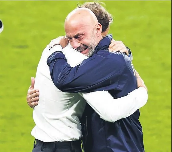 Mancini kanseri yenen Vialli ile İtalya’yı zirveye taşıdı: Ağlatan zafer-2