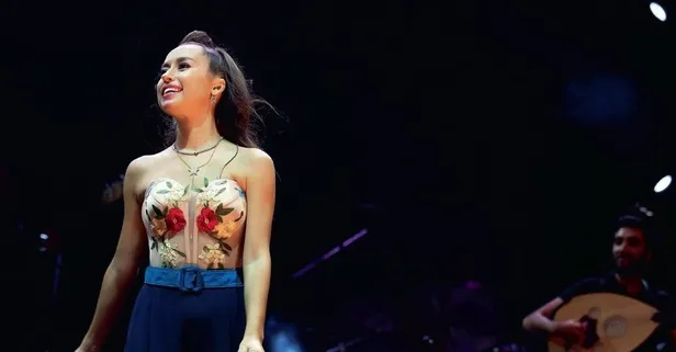 Tuğba Yurt konser gelirini felaketzedelere bağışladı! Yine gönülleri fethetti