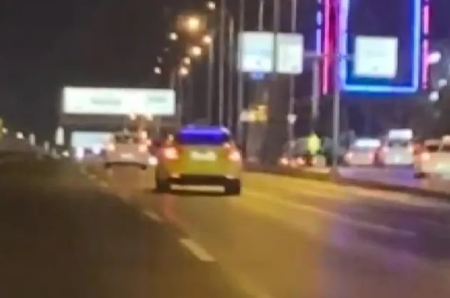 D-100'de taksici zikzak çizdi vatandaşların canını tehlikeye attı