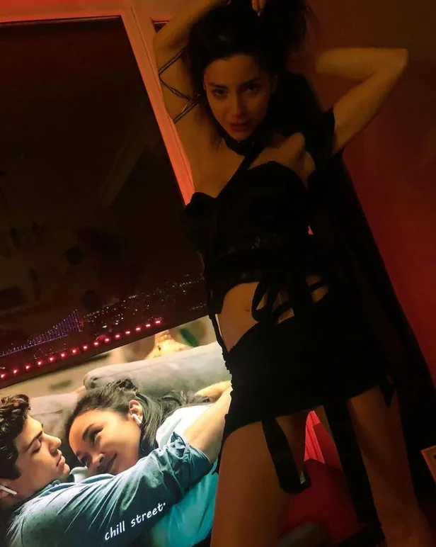 Merve Boluğur'un sınırı kalmadı fantazi iç giyimle uluorta paylaştı! Bu da yetmedi bu kez de iç çamaşırıyla...-6