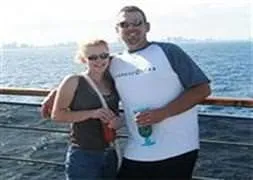 Eşini korsanlara bırakıp kaçtı